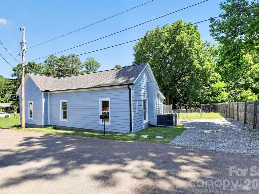 110 Wells Street, Kings Mountain, NC 28086.  MLS# CAR4341383, YatesRealty ID 14114. 