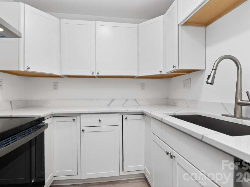 110 Wells Street, Kings Mountain, NC 28086.  MLS# CAR4341383, YatesRealty ID 14114. Kitchen