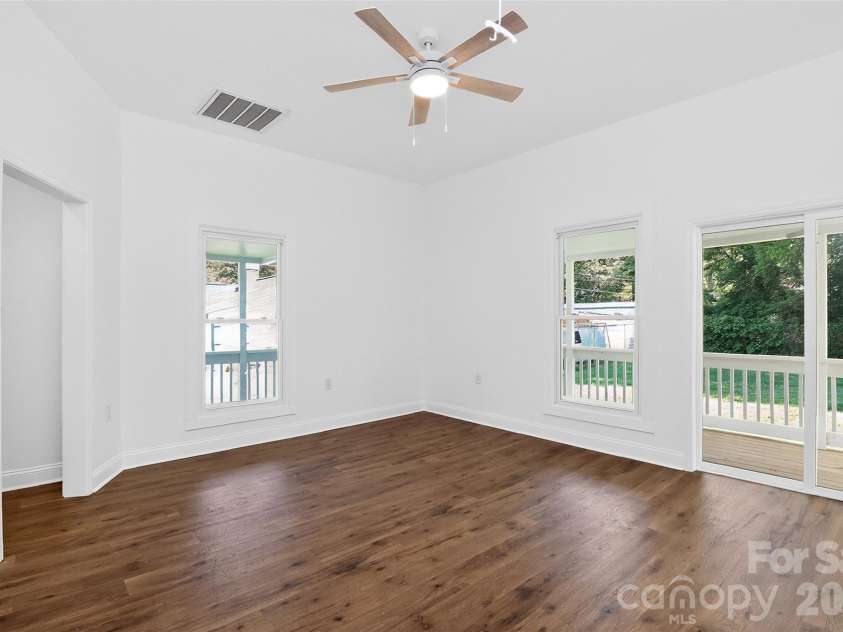 110 Wells Street, Kings Mountain, NC 28086.  MLS# CAR4341383, YatesRealty ID 14114. Living room
