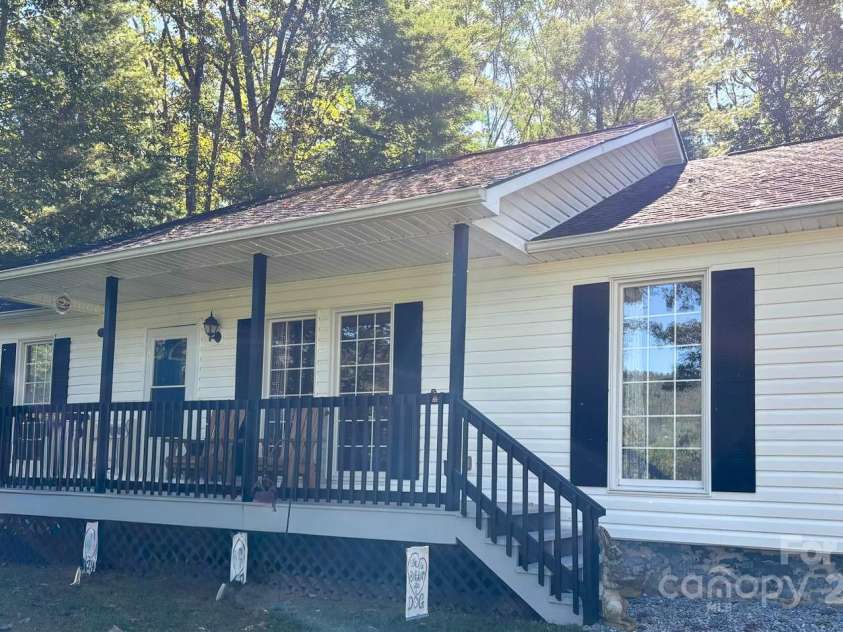 493 Spring Hill Road, Bakersville, NC 28705.  MLS# CAR4308372, YatesRealty ID 14115. 