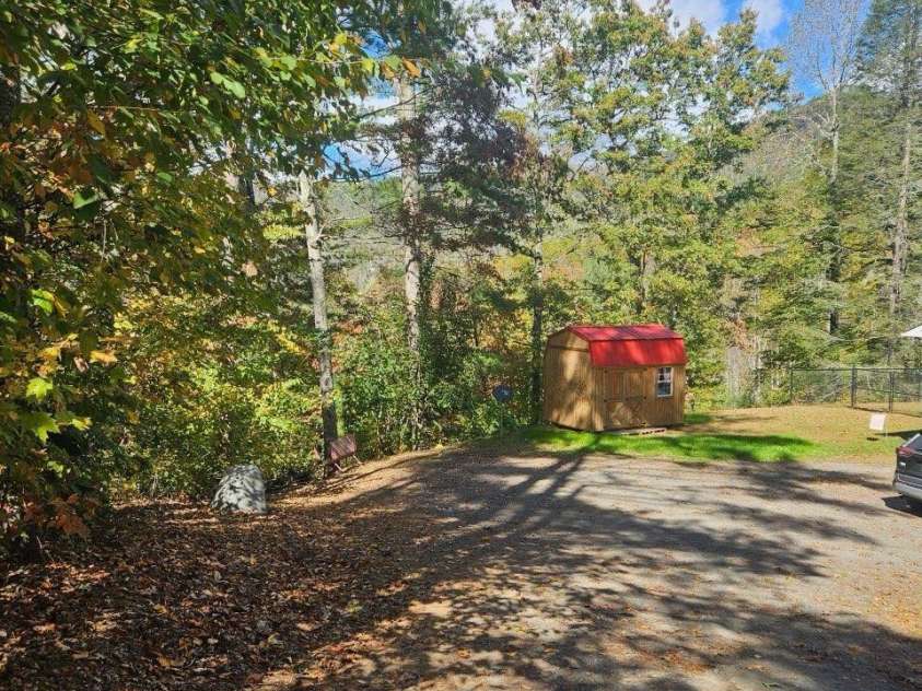 493 Spring Hill Road, Bakersville, NC 28705.  MLS# CAR4308372, YatesRealty ID 14115. 