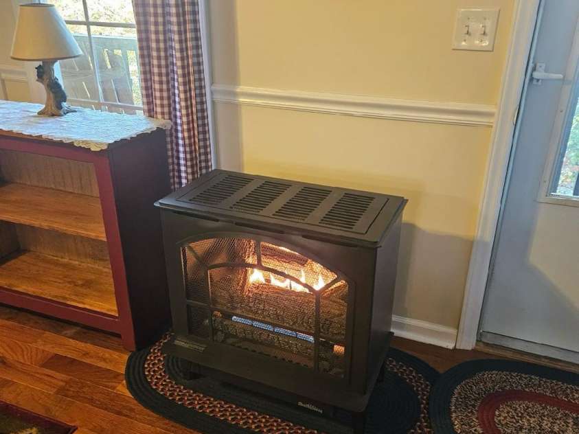 493 Spring Hill Road, Bakersville, NC 28705.  MLS# CAR4308372, YatesRealty ID 14115. Great room, propane fireplace