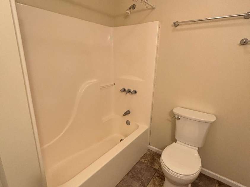 493 Spring Hill Road, Bakersville, NC 28705.  MLS# CAR4308372, YatesRealty ID 14115. Main Bath