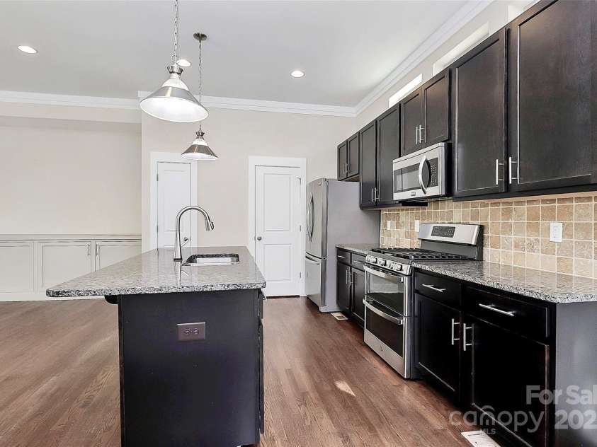 1037 Pierre Drive, Charlotte, NC 28205.  MLS# CAR4229357, YatesRealty ID 14116. 