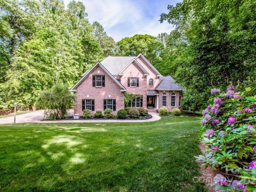 112 Eagle Chase Lane, Troutman, NC 28166.  MLS# CAR4254308, YatesRealty ID 14117. 