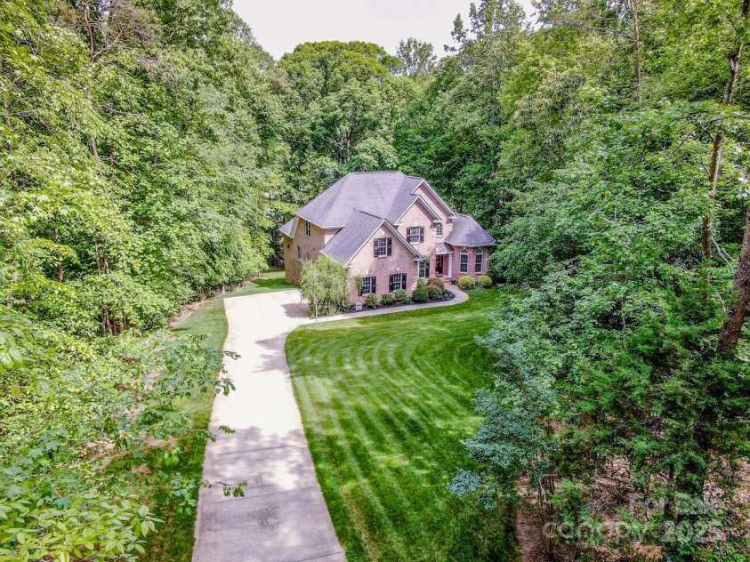 112 Eagle Chase Lane, Troutman, NC 28166.  MLS# CAR4254308, YatesRealty ID 14117. 