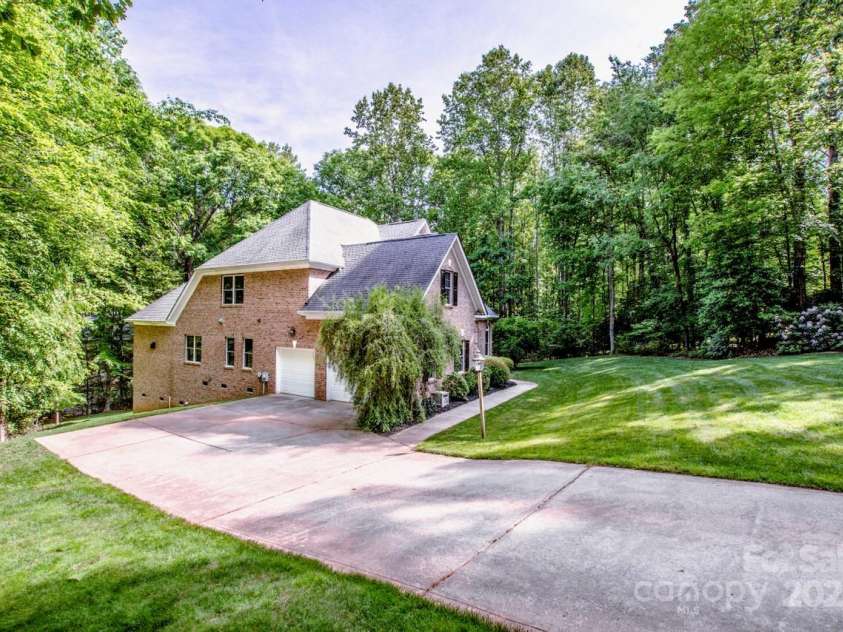112 Eagle Chase Lane, Troutman, NC 28166.  MLS# CAR4254308, YatesRealty ID 14117. 