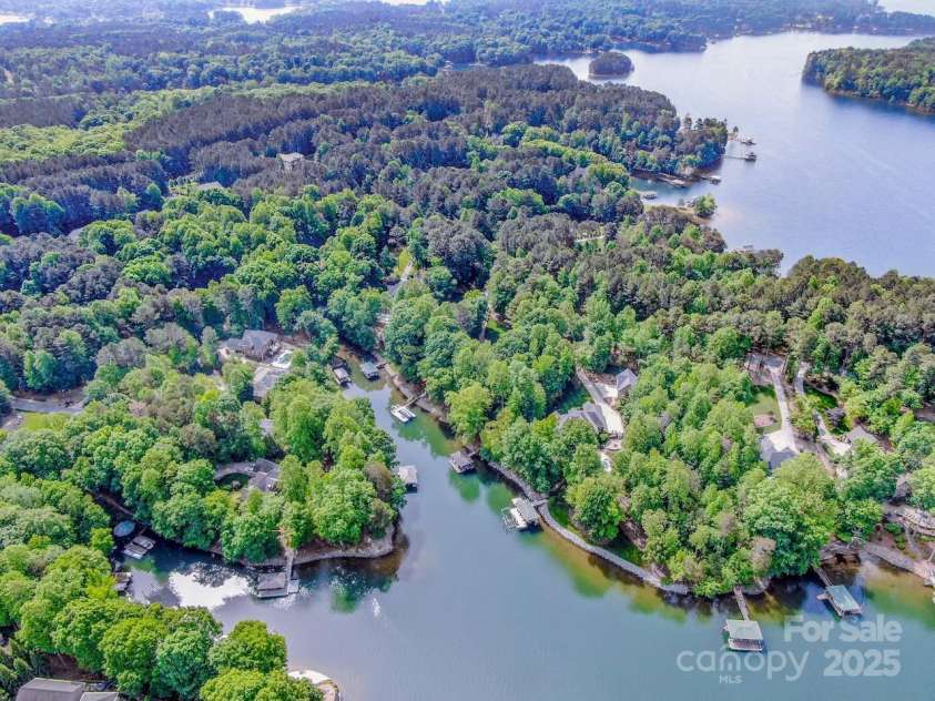 112 Eagle Chase Lane, Troutman, NC 28166.  MLS# CAR4254308, YatesRealty ID 14117. 