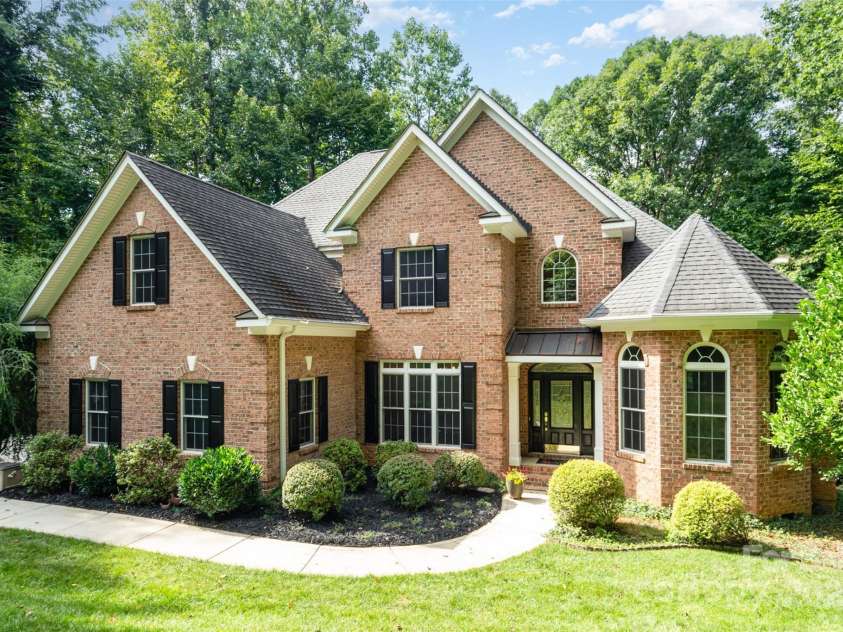 112 Eagle Chase Lane, Troutman, NC 28166.  MLS# CAR4296376, YatesRealty ID 14117. 