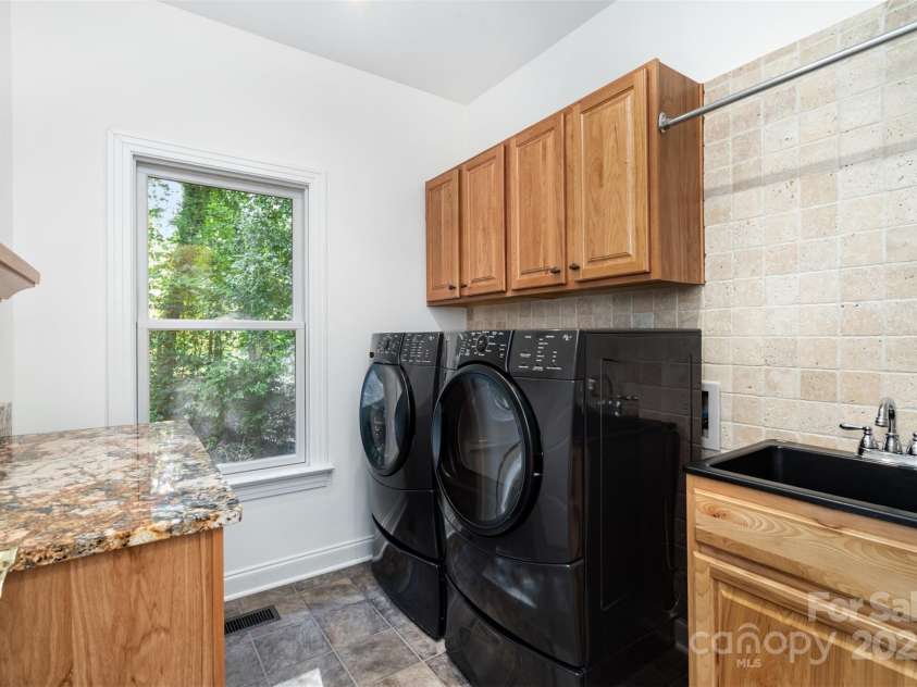 112 Eagle Chase Lane, Troutman, NC 28166.  MLS# CAR4296376, YatesRealty ID 14117. 