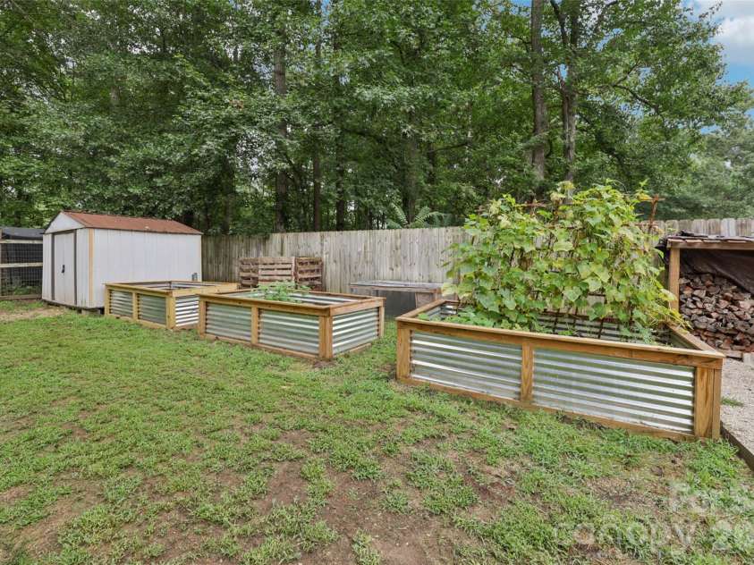 798 Pine Haven Circle, Clover, SC 29710.  MLS# CAR4359577, YatesRealty ID 14117. Garden beds