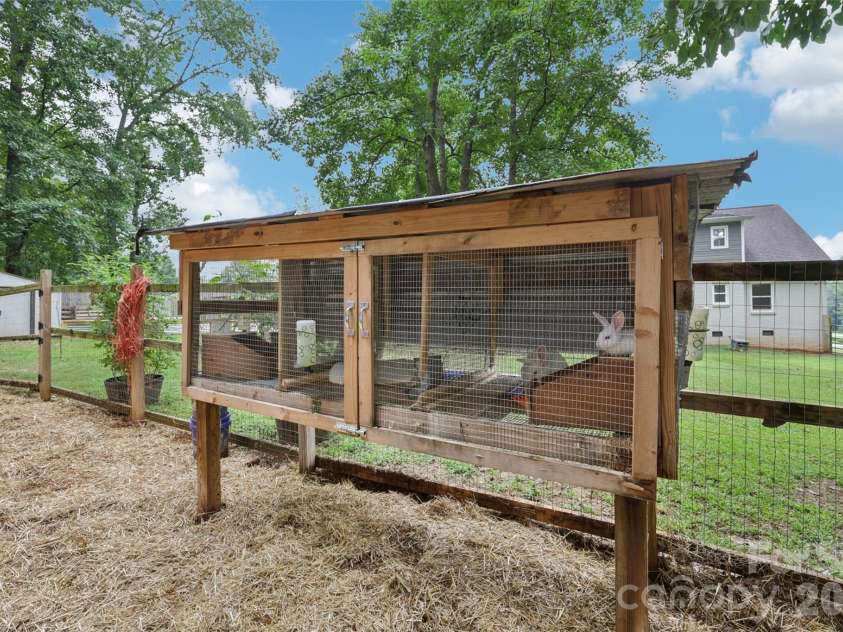 798 Pine Haven Circle, Clover, SC 29710.  MLS# CAR4359577, YatesRealty ID 14117. Rabbit enclosure