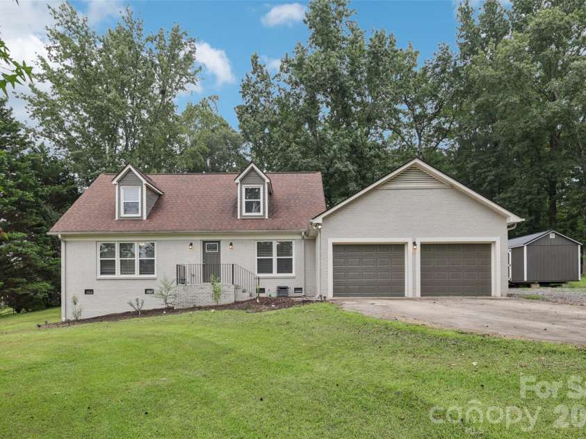 798 Pine Haven Circle, Clover, SC 29710.  MLS# CAR4359577, YatesRealty ID 14117. Welcome to 798 Pine Haven Circle