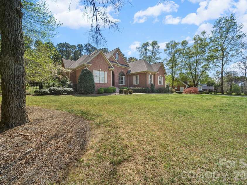 2909 Lakeshore Drive, Chester, SC 29706.  MLS# CAR4367070, YatesRealty ID 14118. 
