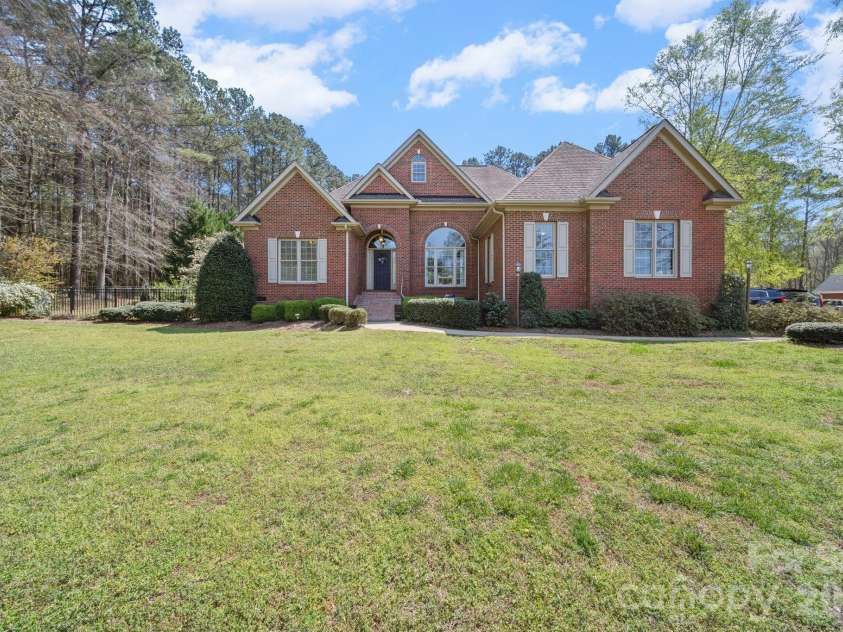 2909 Lakeshore Drive, Chester, SC 29706.  MLS# CAR4367070, YatesRealty ID 14118. 