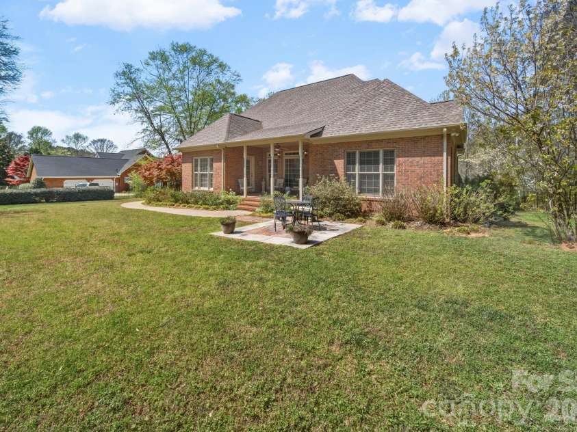 2909 Lakeshore Drive, Chester, SC 29706.  MLS# CAR4367070, YatesRealty ID 14118. 