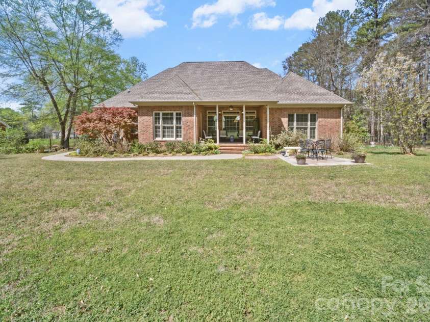 2909 Lakeshore Drive, Chester, SC 29706.  MLS# CAR4367070, YatesRealty ID 14118. 