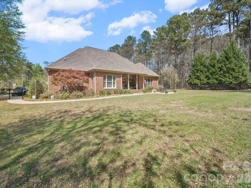 2909 Lakeshore Drive, Chester, SC 29706.  MLS# CAR4367070, YatesRealty ID 14118. 