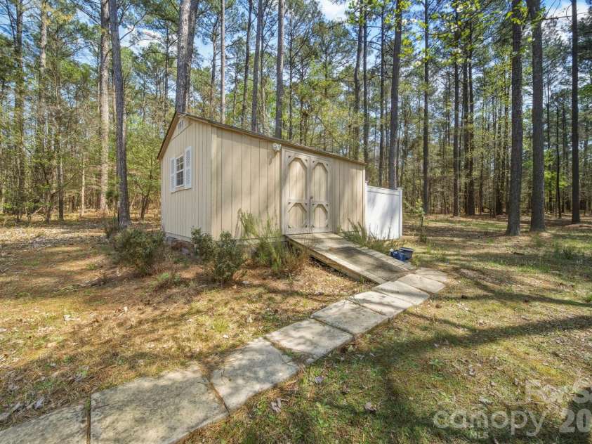2909 Lakeshore Drive, Chester, SC 29706.  MLS# CAR4367070, YatesRealty ID 14118. 