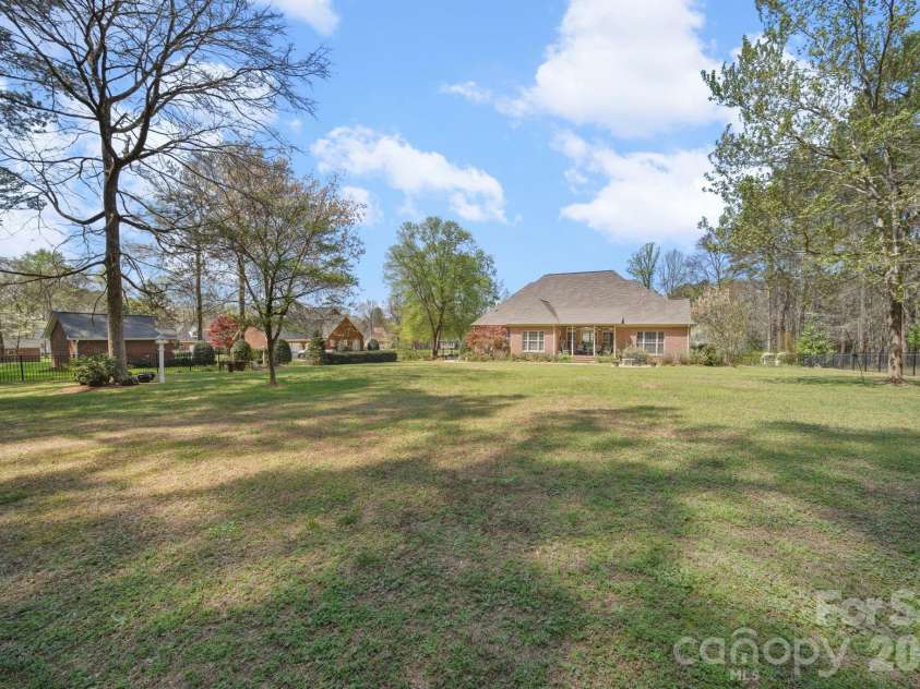 2909 Lakeshore Drive, Chester, SC 29706.  MLS# CAR4367070, YatesRealty ID 14118. 