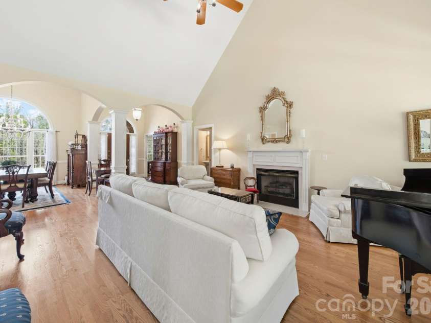 2909 Lakeshore Drive, Chester, SC 29706.  MLS# CAR4367070, YatesRealty ID 14118. 