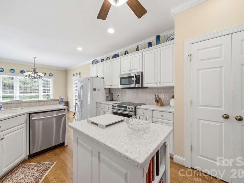2909 Lakeshore Drive, Chester, SC 29706.  MLS# CAR4367070, YatesRealty ID 14118. 
