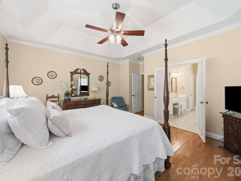 2909 Lakeshore Drive, Chester, SC 29706.  MLS# CAR4367070, YatesRealty ID 14118. 