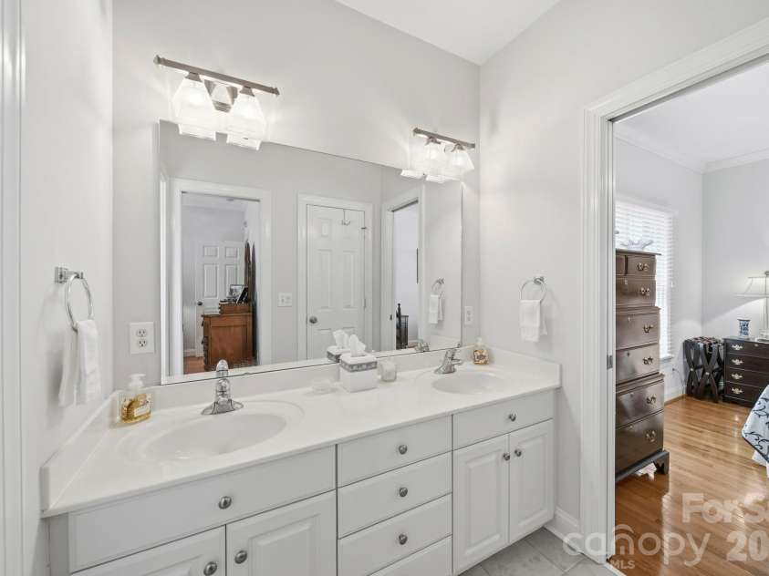 2909 Lakeshore Drive, Chester, SC 29706.  MLS# CAR4367070, YatesRealty ID 14118. 