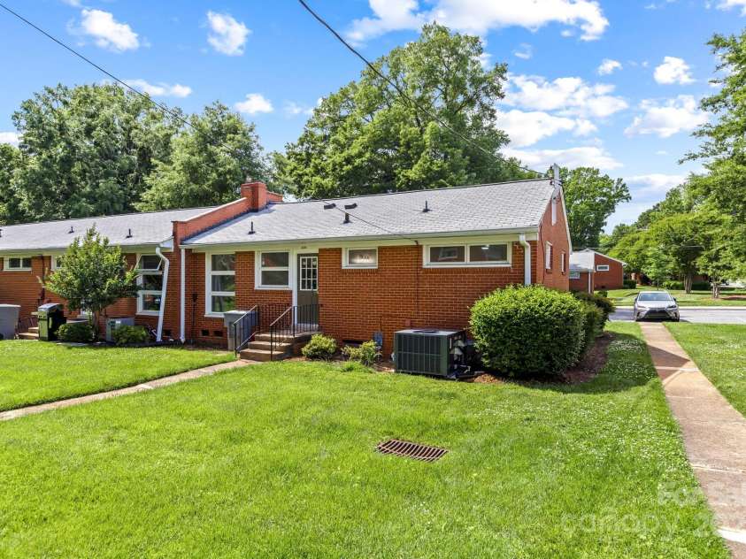 4226 Randolph Road, Charlotte, NC 28211.  MLS# CAR4258784, YatesRealty ID 14119. 