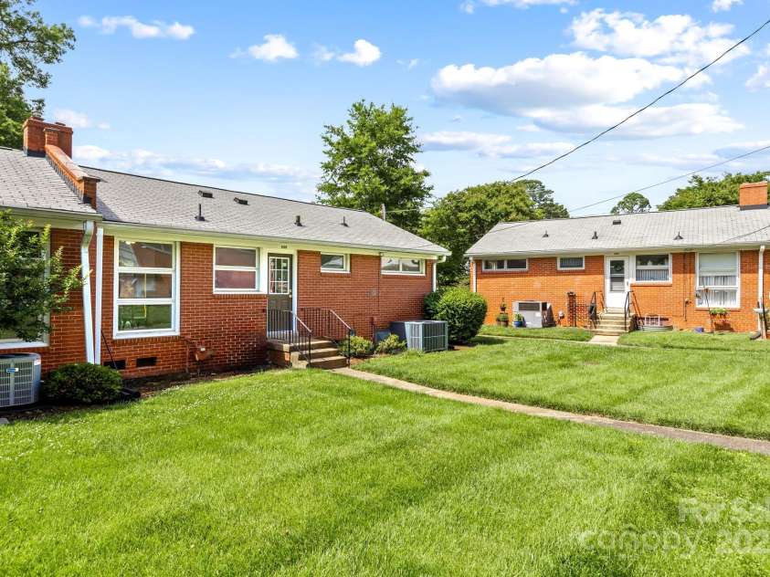 4226 Randolph Road, Charlotte, NC 28211.  MLS# CAR4258784, YatesRealty ID 14119. 