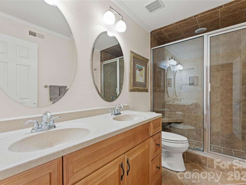4708 Heatherton Place, Charlotte, NC 28270.  MLS# CAR4363271, YatesRealty ID 14119. Basement Full Bathroom