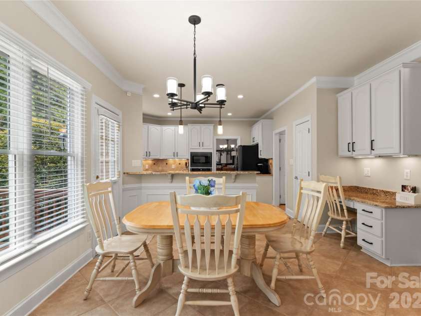 4708 Heatherton Place, Charlotte, NC 28270.  MLS# CAR4363271, YatesRealty ID 14119. Breakfast Area