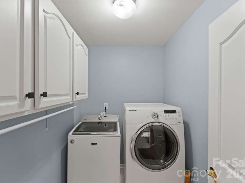 4708 Heatherton Place, Charlotte, NC 28270.  MLS# CAR4363271, YatesRealty ID 14119. Laundry Upper Level