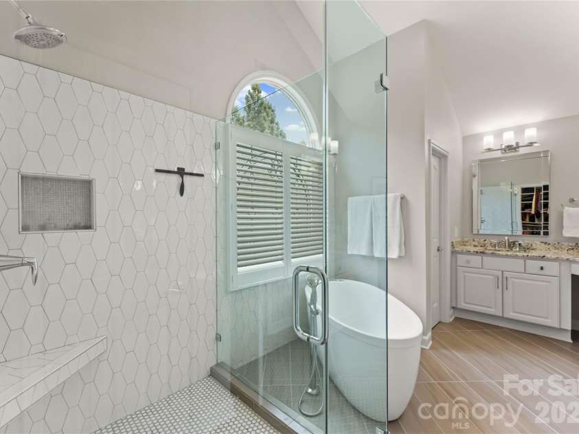 4708 Heatherton Place, Charlotte, NC 28270.  MLS# CAR4363271, YatesRealty ID 14119. Primary Bathroom