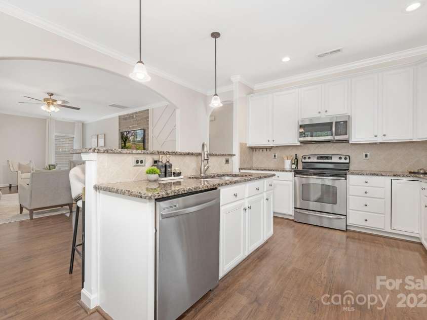 8206 Stourhead Gardens Lane, Waxhaw, NC 28173.  MLS# CAR4250920, YatesRealty ID 14120. 