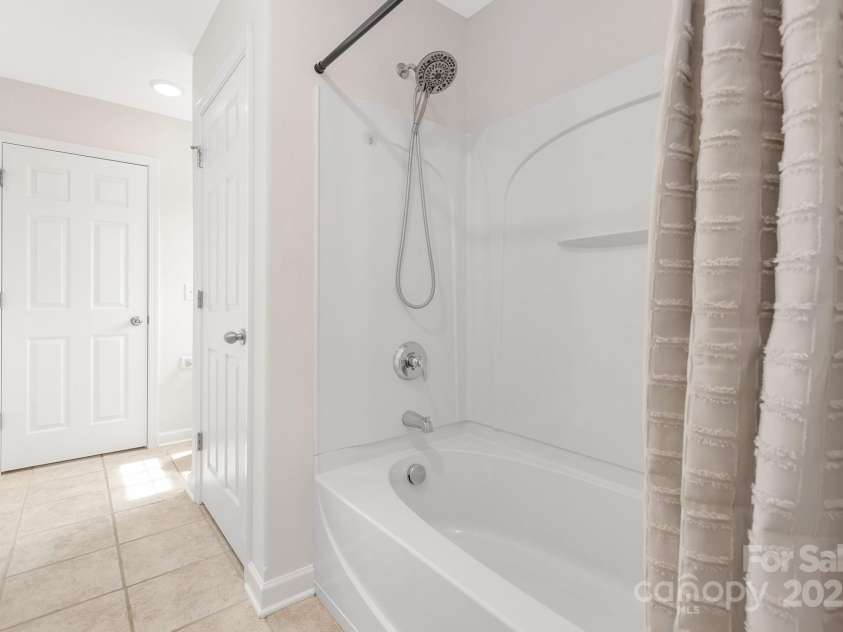 8206 Stourhead Gardens Lane, Waxhaw, NC 28173.  MLS# CAR4250920, YatesRealty ID 14120. 