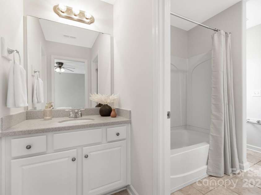 8206 Stourhead Gardens Lane, Waxhaw, NC 28173.  MLS# CAR4250920, YatesRealty ID 14120. 