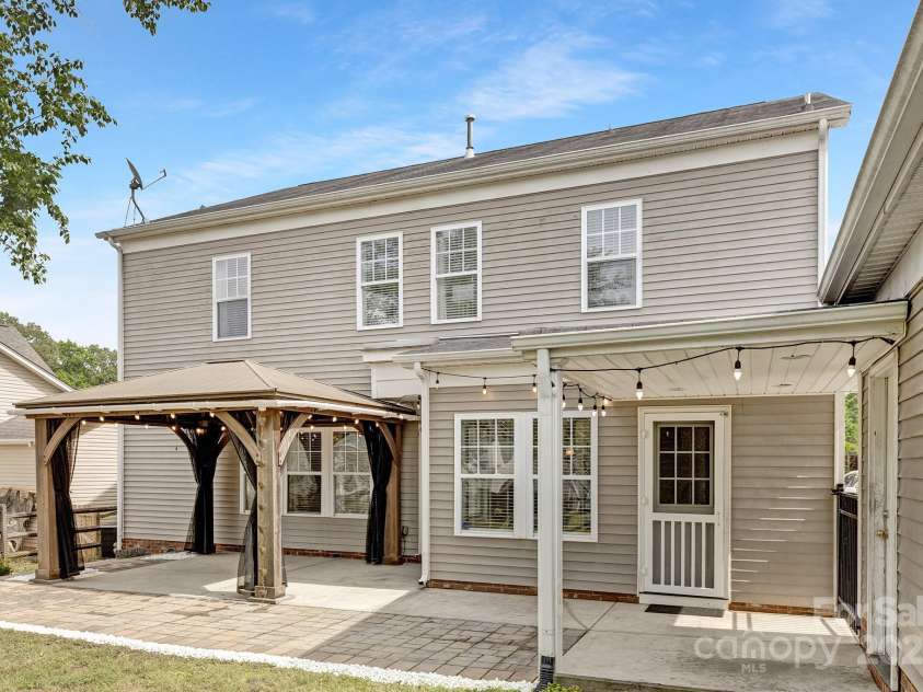 8206 Stourhead Gardens Lane, Waxhaw, NC 28173.  MLS# CAR4250920, YatesRealty ID 14120. 