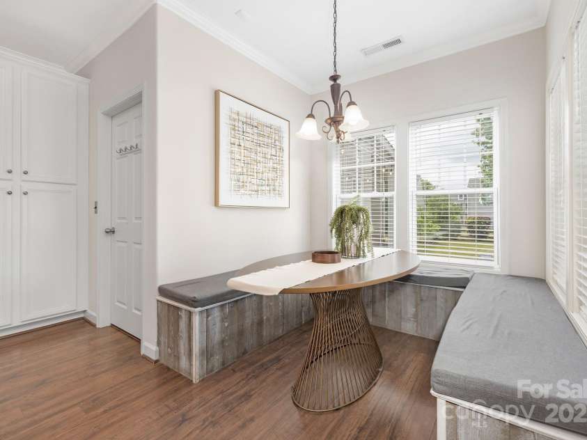 8206 Stourhead Gardens Lane, Waxhaw, NC 28173.  MLS# CAR4250920, YatesRealty ID 14120. Breakfast Area