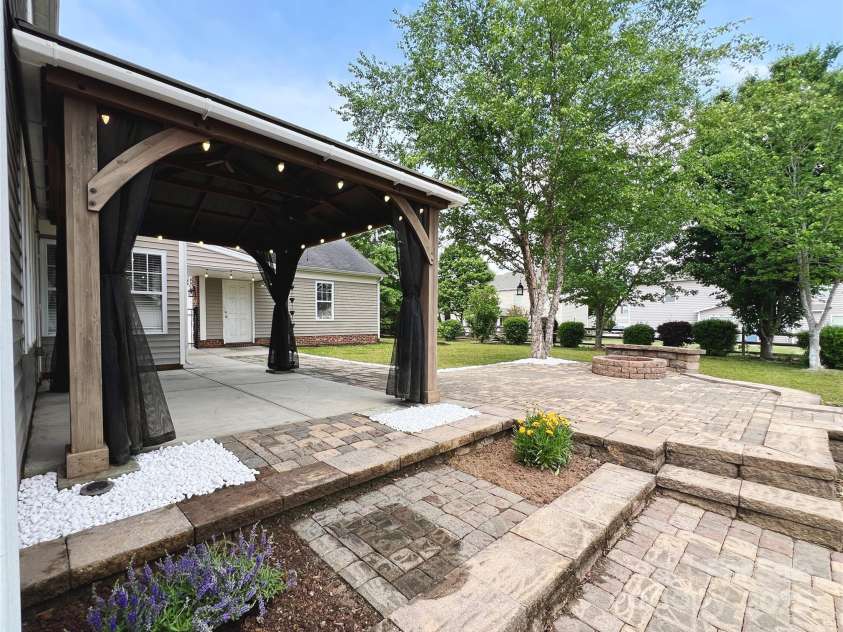 8206 Stourhead Gardens Lane, Waxhaw, NC 28173.  MLS# CAR4250920, YatesRealty ID 14120. Covered Padio