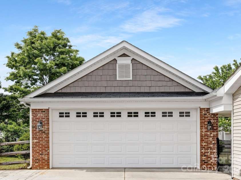 8206 Stourhead Gardens Lane, Waxhaw, NC 28173.  MLS# CAR4250920, YatesRealty ID 14120. Detached garage