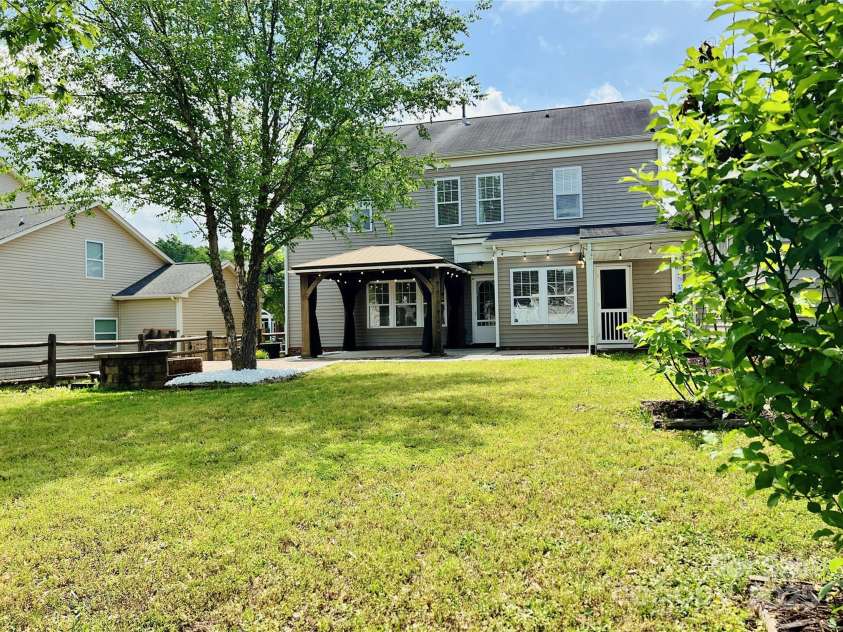 8206 Stourhead Gardens Lane, Waxhaw, NC 28173.  MLS# CAR4250920, YatesRealty ID 14120. Fenced Backyard