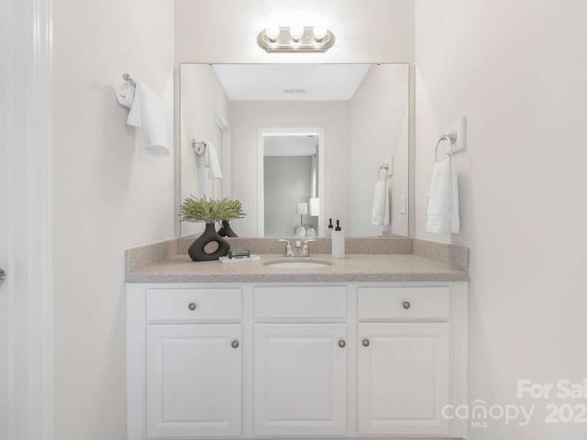 8206 Stourhead Gardens Lane, Waxhaw, NC 28173.  MLS# CAR4250920, YatesRealty ID 14120. Guest Bathroom 1