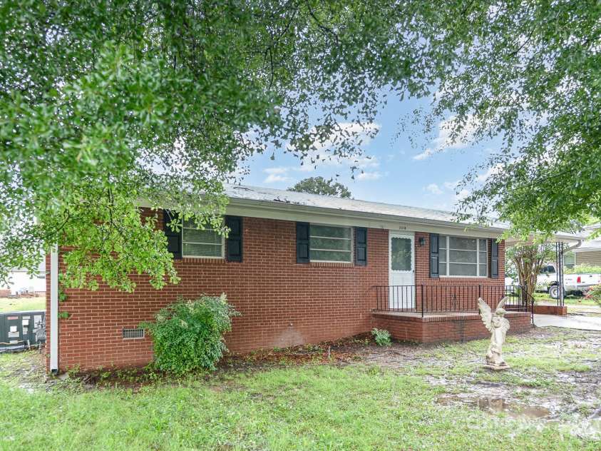 2218 Fifth Avenue, Gastonia, NC 28052.  MLS# CAR4246879, YatesRealty ID 14121. 