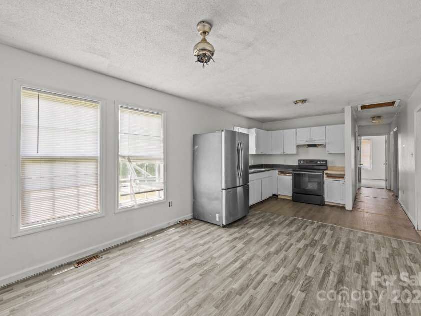 809 1st Street, Ahoskie, NC 27910.  MLS# CAR4247528, YatesRealty ID 14122. 