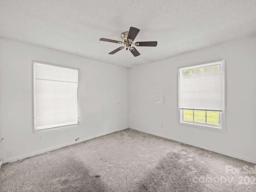 809 1st Street, Ahoskie, NC 27910.  MLS# CAR4247528, YatesRealty ID 14122. 