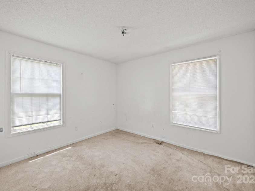 809 1st Street, Ahoskie, NC 27910.  MLS# CAR4247528, YatesRealty ID 14122. 