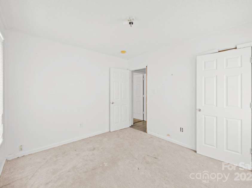 809 1st Street, Ahoskie, NC 27910.  MLS# CAR4247528, YatesRealty ID 14122. 