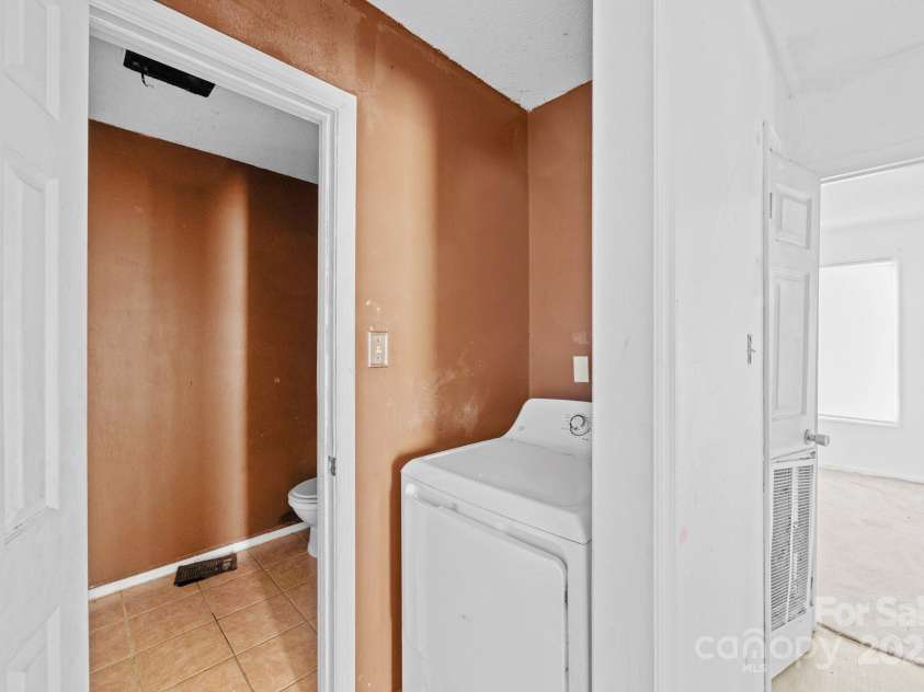 809 1st Street, Ahoskie, NC 27910.  MLS# CAR4247528, YatesRealty ID 14122. 