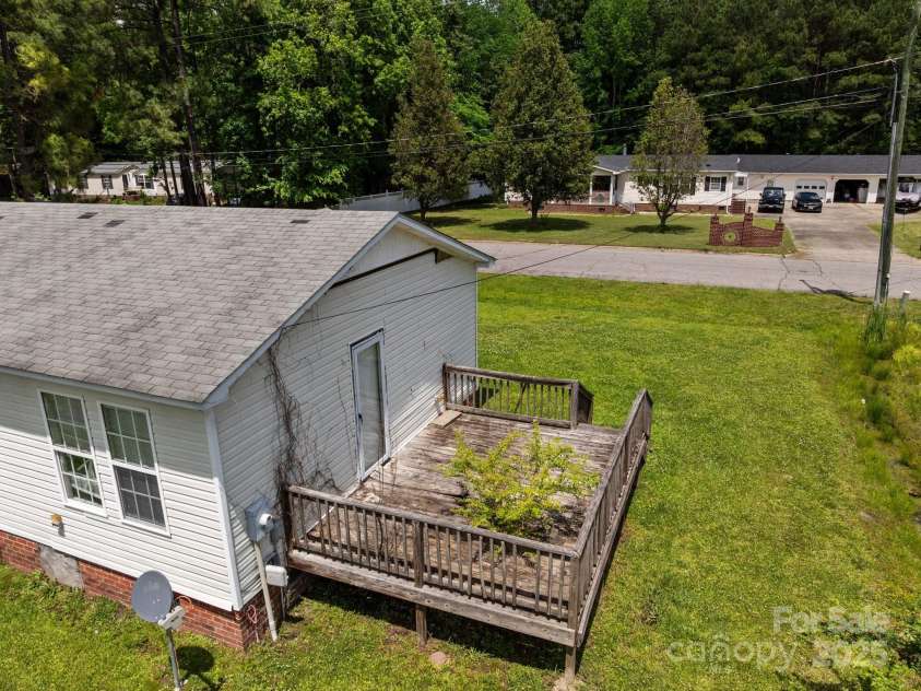 809 1st Street, Ahoskie, NC 27910.  MLS# CAR4247528, YatesRealty ID 14122. 